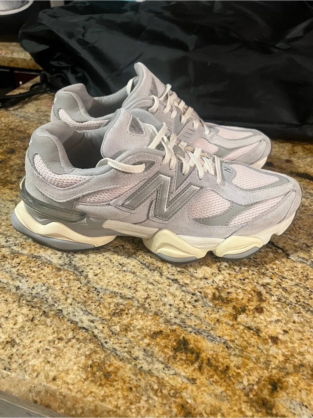 New Balance 9060 U9060SEB Gray Pink Cream Men’s Size 10 / Women’s 11.5